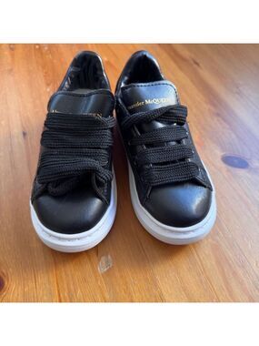 Black sneakers size 28
